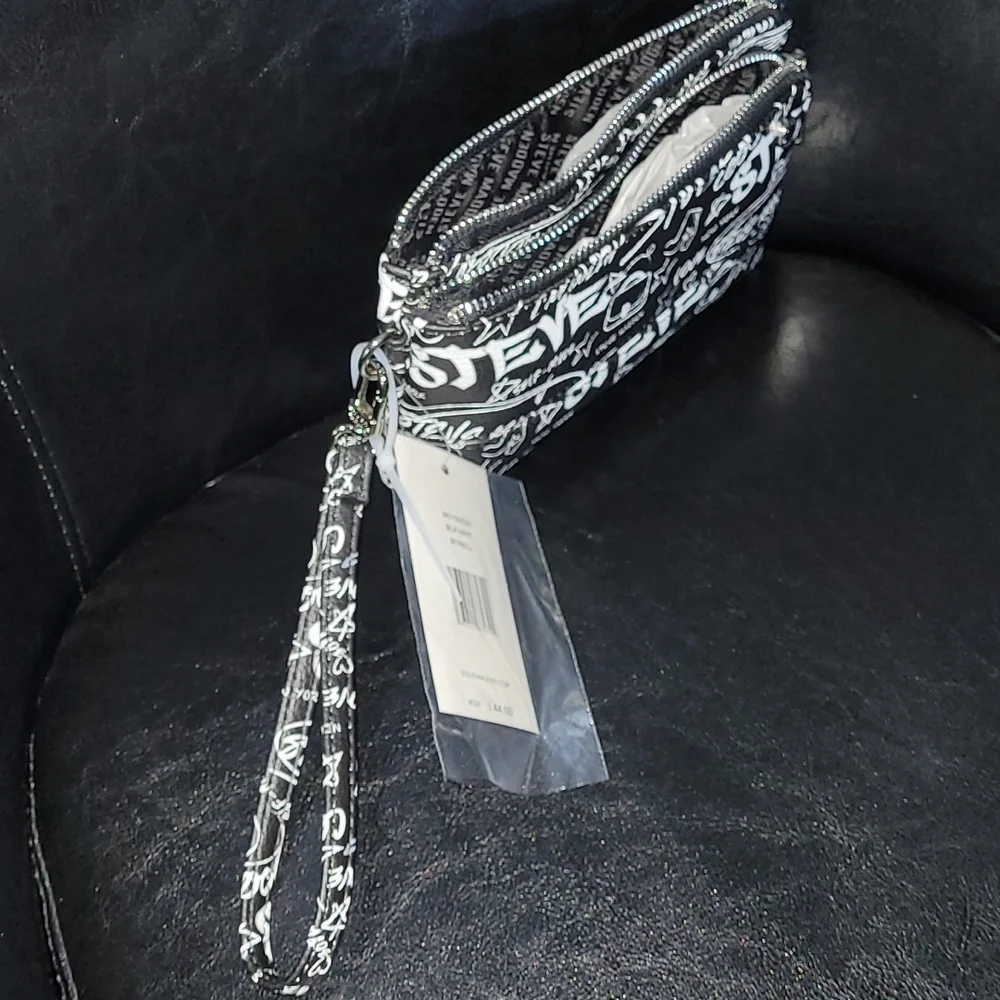 💕HP💕NWT Steve Madden BTRELL Black/White Faux Leather Wristlet💕